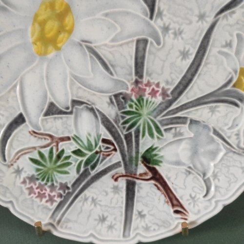 1 assiette ancienne en Barbotine, Villeroy & Boch, décor Edelweiss