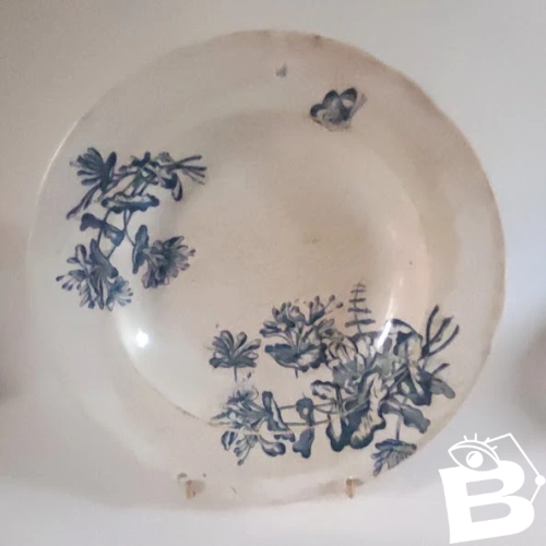 1 Assiette creuse porcelaine opaque de Gien, modèle Chèvrefeuille