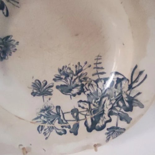 1 Assiette creuse porcelaine opaque de Gien, modèle Chèvrefeuille