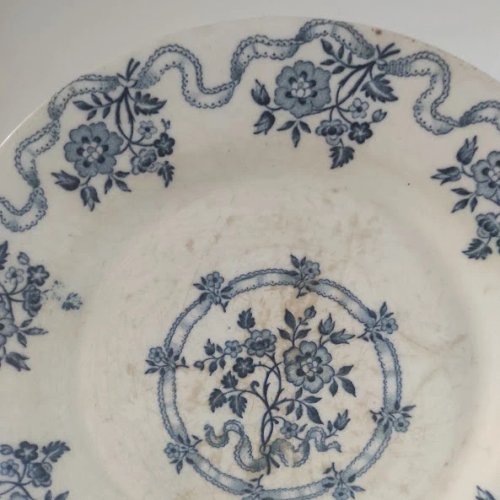 1 assiette plate en porcelaine opaque de Gien, modèle Osborne