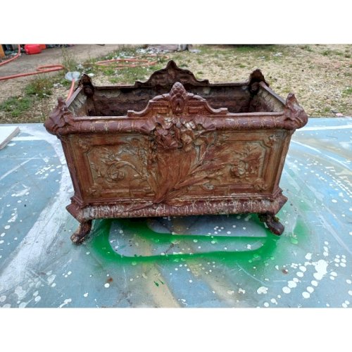 1 Jardinière en Fonte 1900 de Charleville - Mézières