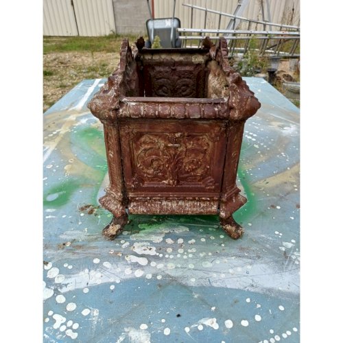 1 Jardinière en Fonte 1900 de Charleville - Mézières