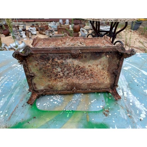1 Jardinière en Fonte 1900 de Charleville - Mézières