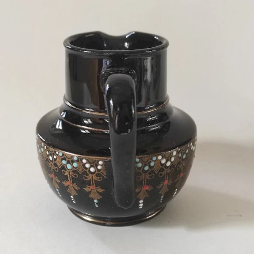 1 petit pichet ou crémier en porcelaine Anglaise Gibson, modèle Victoria