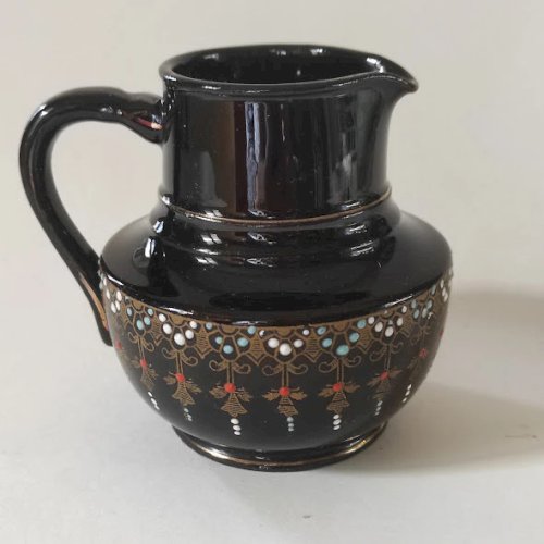 1 petit pichet ou crémier en porcelaine Anglaise Gibson, modèle Victoria