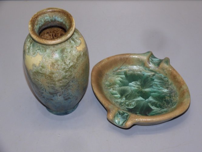 -1 PETIT VASE  et 1 COUPELLE CENDRIER GRES à METALLISATIONS PIERREFONDS   D