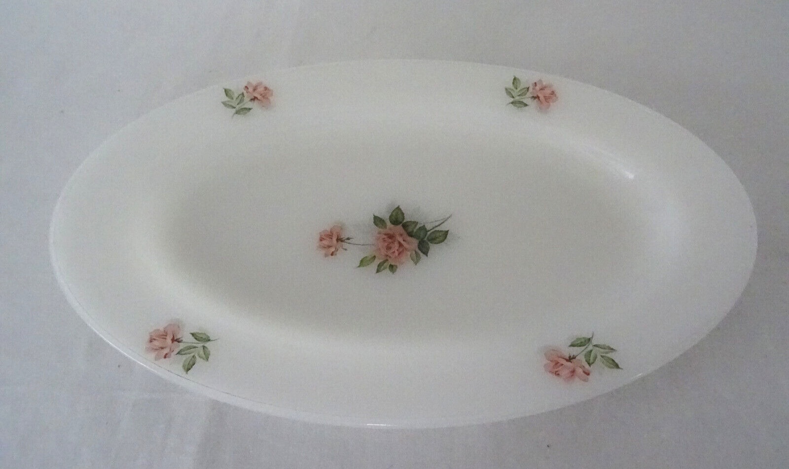 1 PLAT OVALE ARCOPAL - DECORS FLEURS MARGUERITES