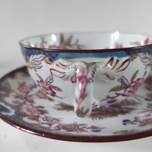 1 tasse en porcelaine fine de Sarreguemines décor Minton N°217