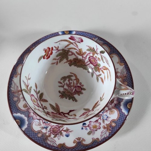 1 tasse en porcelaine fine de Sarreguemines décor Minton N°217