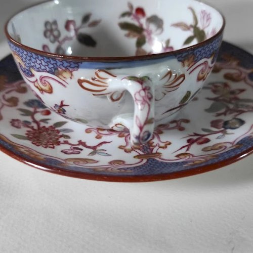 1 tasse en porcelaine fine de Sarreguemines décor Minton N°247