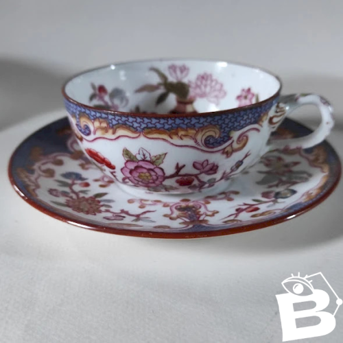 1 tasse en porcelaine fine de Sarreguemines décor Minton N°247