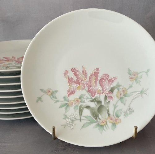 10 assiettes à dessert porcelaine de Limoges Le trèfle décor fleurs Diam.~18.8cm