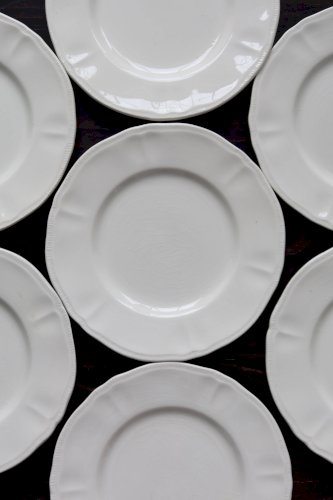 10 assiettes à dessert vintage en faïence ivoire au marli chantourné
