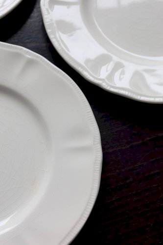 10 assiettes à dessert vintage en faïence ivoire au marli chantourné