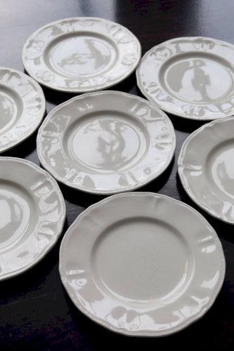 10 assiettes à dessert vintage en faïence ivoire au marli chantourné