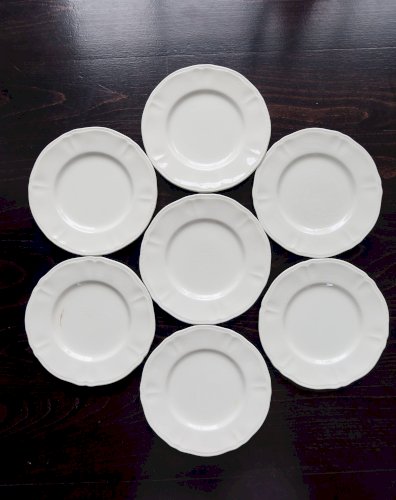 10 assiettes à dessert vintage en faïence ivoire au marli chantourné