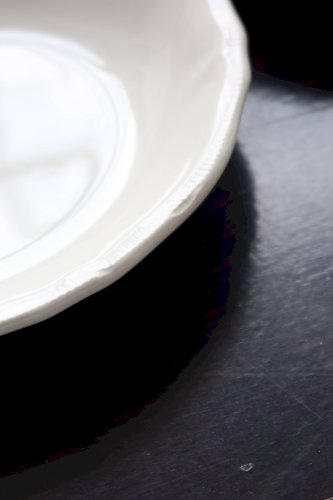 10 assiettes creuses vintage en faïence ivoire au marli chantourné