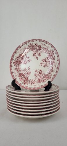 10 assiettes en faïence de Sarreguemines