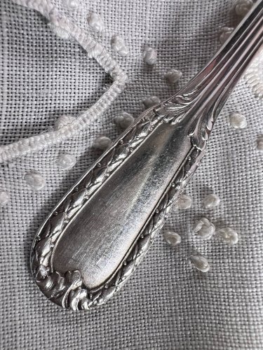 10 petites cuillères en métal argenté monogrammées, maison Boulenger