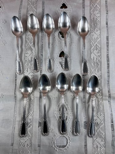 10 petites cuillères en métal argenté monogrammées, maison Boulenger