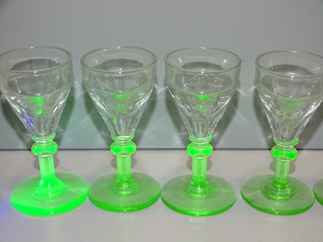 -10 PETITS VERRES A PIEDS OURALINE DIGESTIFS CAVE A LIQUEUR  1930 VITRINE   D