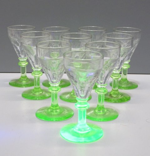 -10 PETITS VERRES A PIEDS OURALINE DIGESTIFS CAVE A LIQUEUR  1930 VITRINE   D