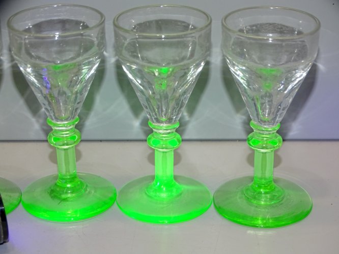 -10 PETITS VERRES A PIEDS OURALINE DIGESTIFS CAVE A LIQUEUR  1930 VITRINE   D