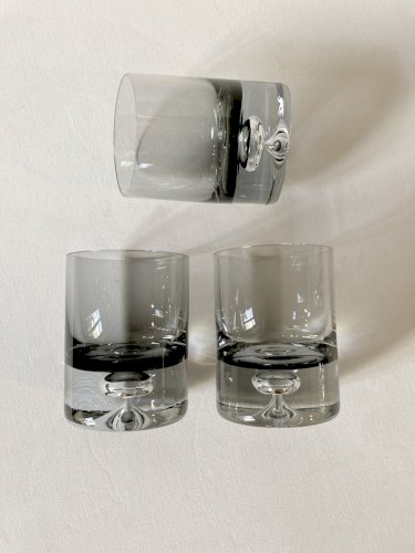 10 verres apéritif en verre fumé, années 1960-1970