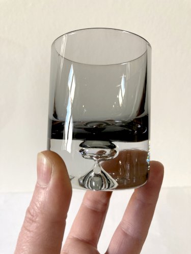 10 verres apéritif en verre fumé, années 1960-1970