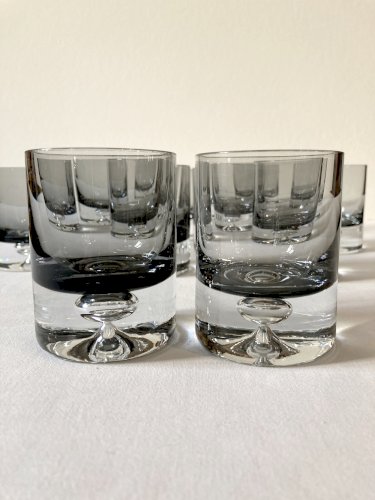 10 verres apéritif en verre fumé, années 1960-1970