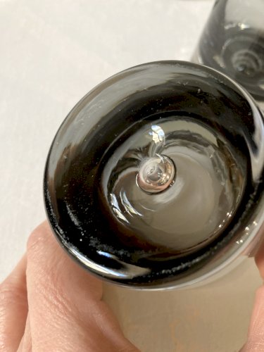 10 verres apéritif en verre fumé, années 1960-1970