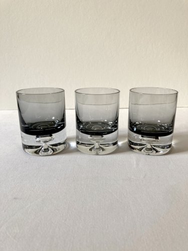 10 verres apéritif en verre fumé, années 1960-1970