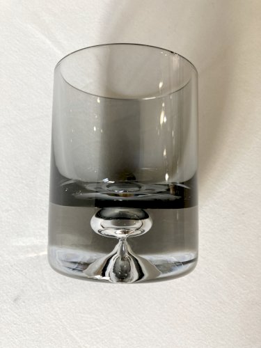 10 verres apéritif en verre fumé, années 1960-1970