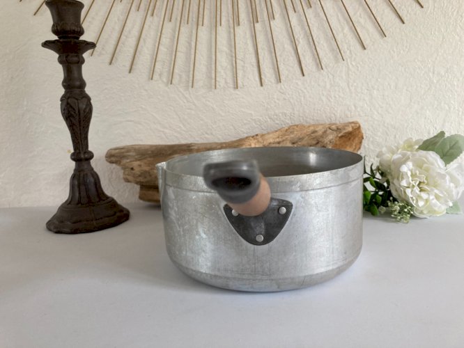1024⚜️ Ancienne Casserole en Aluminium Vintage Ø 20 Cm Manche en Bois H 10 Cm