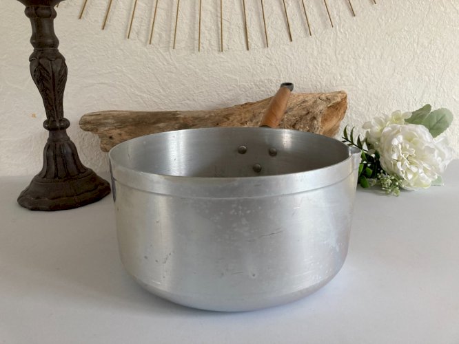 1024⚜️ Ancienne Casserole en Aluminium Vintage Ø 20 Cm Manche en Bois H 10 Cm