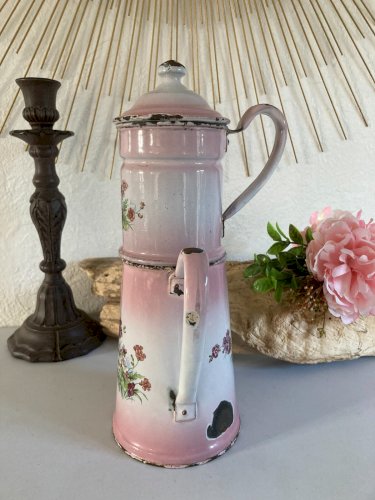 1024⚜️ Décoration Ancienne Cafetière en Tôle Émaillée Rose Vintage Hauteur 30 Cm