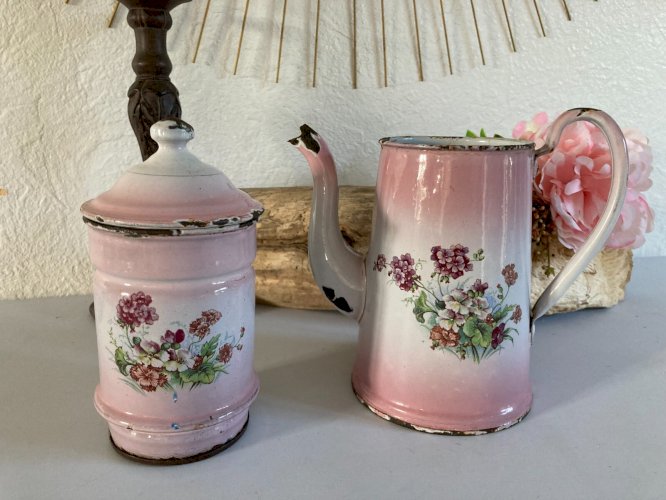 1024⚜️ Décoration Ancienne Cafetière en Tôle Émaillée Rose Vintage Hauteur 30 Cm