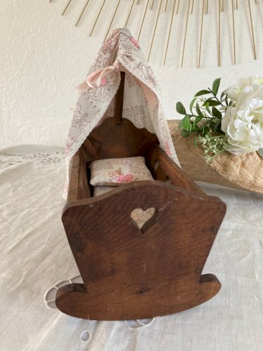 1024⚜️ Jouet Ancien Petit Lit Berceau De Poupée à Bascule en Bois Vintage