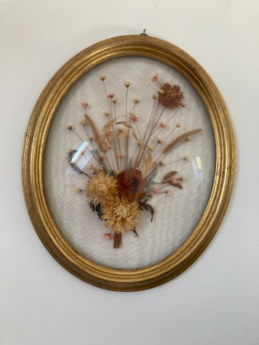 1025⚜️ Ancien Cadre Ovale Doré en Verre Bombé Fleurs Séchées Vintage Haut 30 Cm