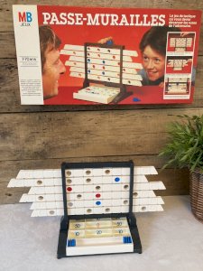 1025⚜️ Old Board Game Pass the Walls MB Year 1981 Vintage