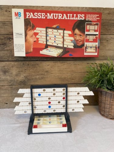 1025⚜️ Ancien Jeu Société Passe Murailles MB Année 1981 Vintage
