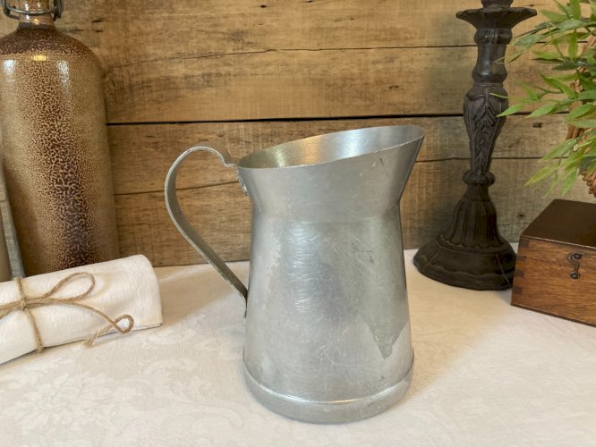 1025⚜️ Ancien Pichet Tournus Unis France Broc en Aluminium Pur Hauteur 17 Cm