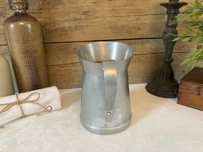 1025⚜️ Ancien Pichet Tournus Unis France Broc en Aluminium Pur Hauteur 17 Cm