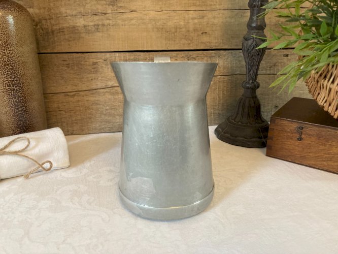 1025⚜️ Ancien Pichet Tournus Unis France Broc en Aluminium Pur Hauteur 17 Cm