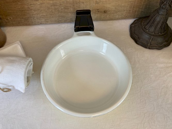 1025⚜️ Ancien Plat en Tôle Émaillé Couleur Jaune Diamètre 19 Cm Vintage