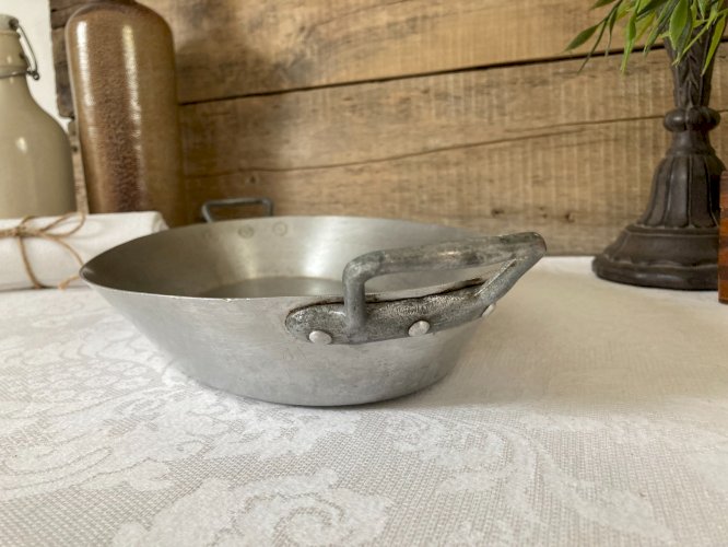 1025⚜️ Ancien Plat Ovale Tournus Unis France en Aluminium Longueur 32 Cm Vintage