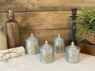 1025⚜️ Ancienne Serie de 4 Pots à Épices en Aluminium Vintage