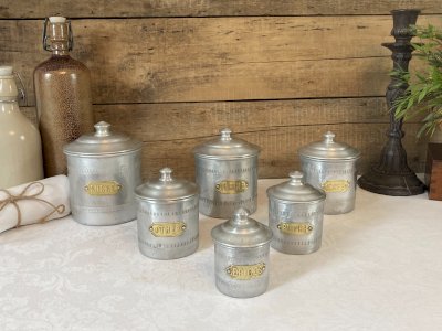 1025⚜️ Ancienne Serie de 6 Pots à Épices en Aluminium Vintage