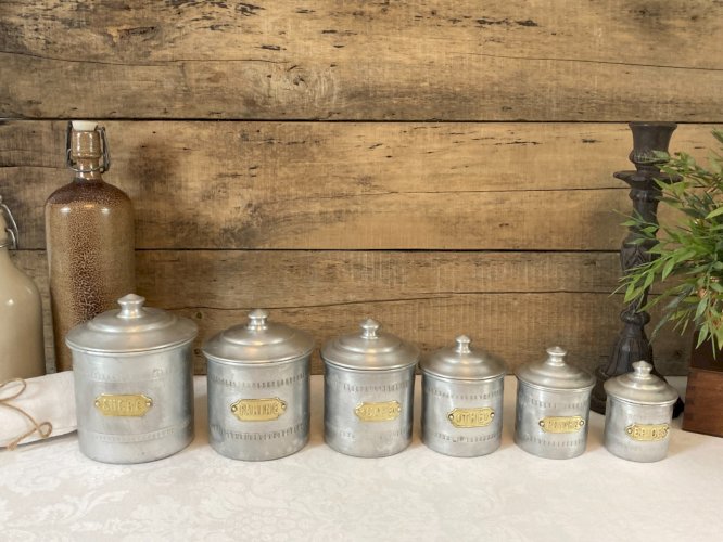 1025⚜️ Ancienne Serie de 6 Pots à Épices en Aluminium Vintage