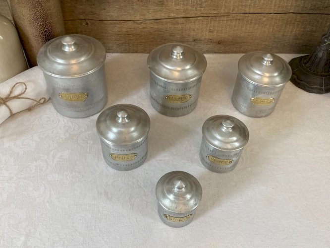 1025⚜️ Ancienne Serie de 6 Pots à Épices en Aluminium Vintage